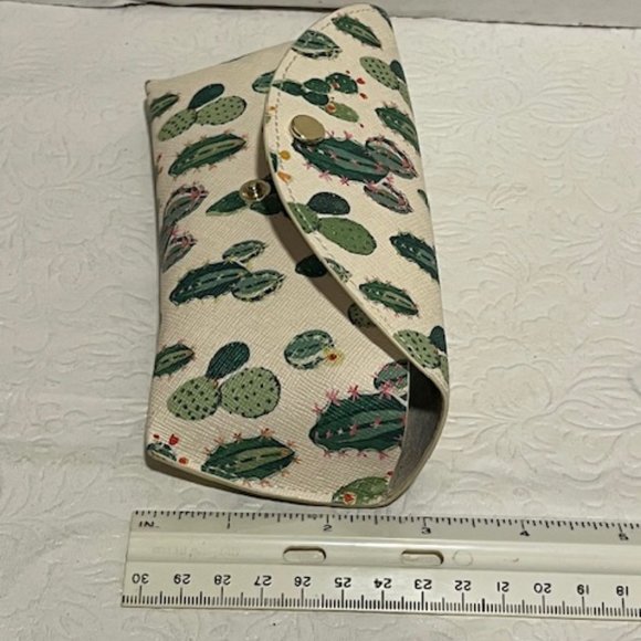 H&M Southwest Cactus Print Soft Faux Leather Eyeglasses Sunglasses Case Medium - Picture 3 of 7